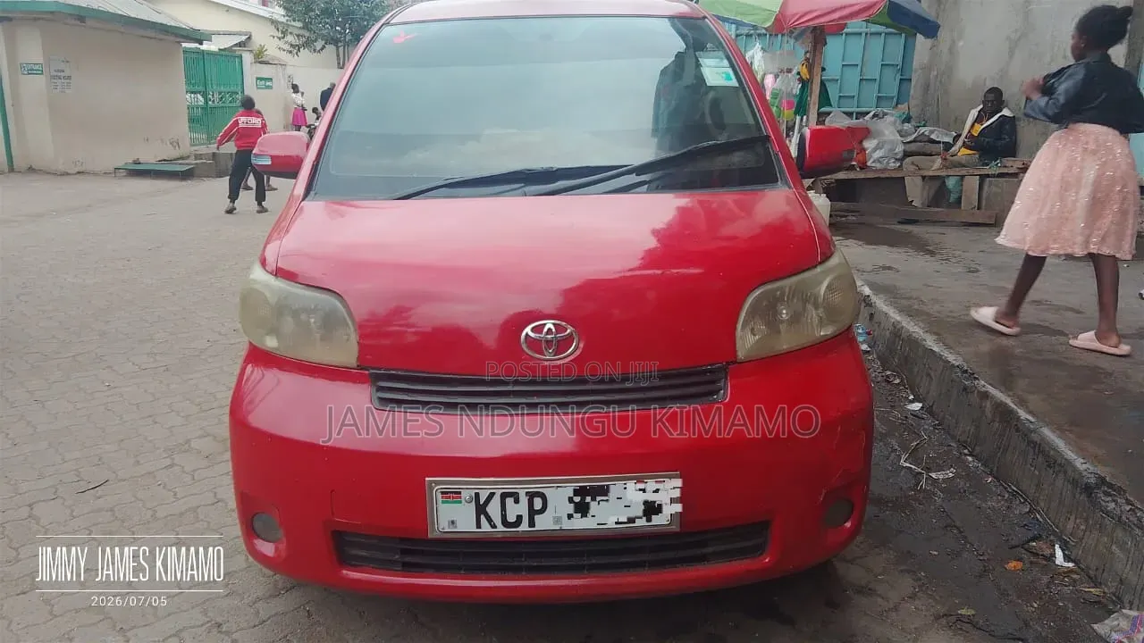 Toyota Porte 2011 Red
