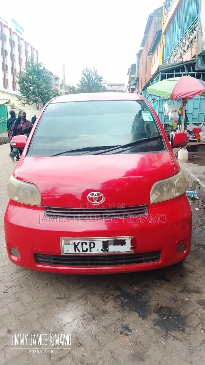 Toyota Porte 2011 Red