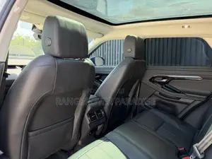 Land Rover Range Rover Evoque SE 4x4 5-Door 2019 White