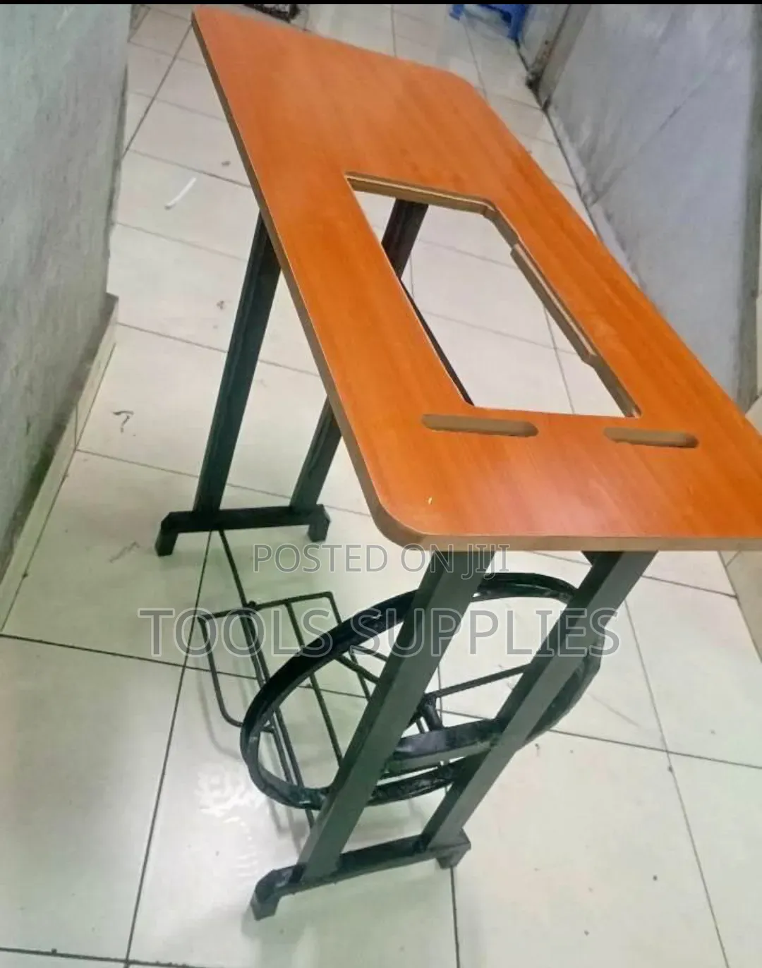 Sewing Machine Table/Local