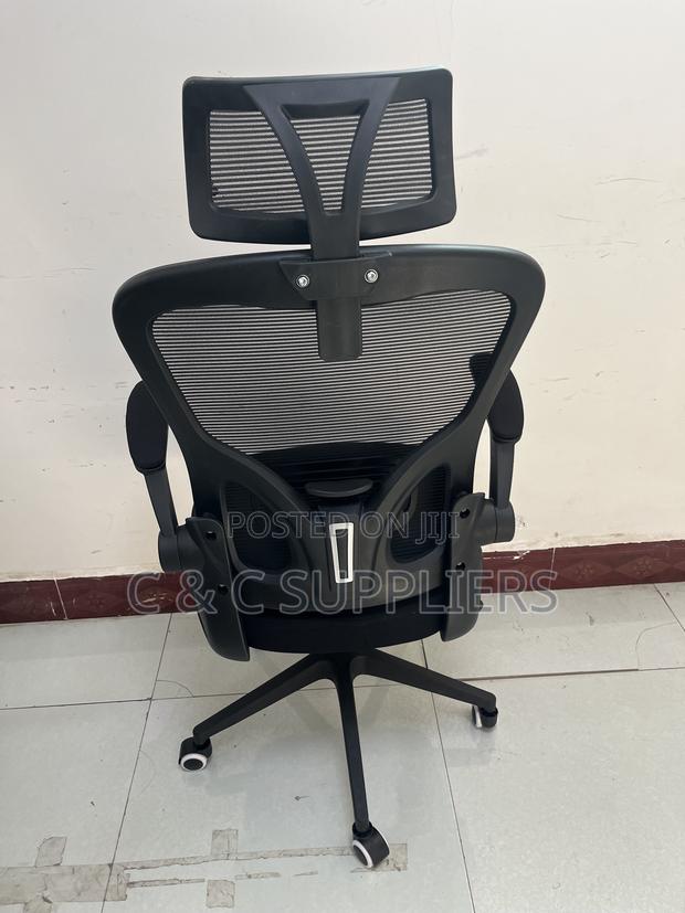 Swivel Ergonomic Black Mesh Seat - thumbnail 4