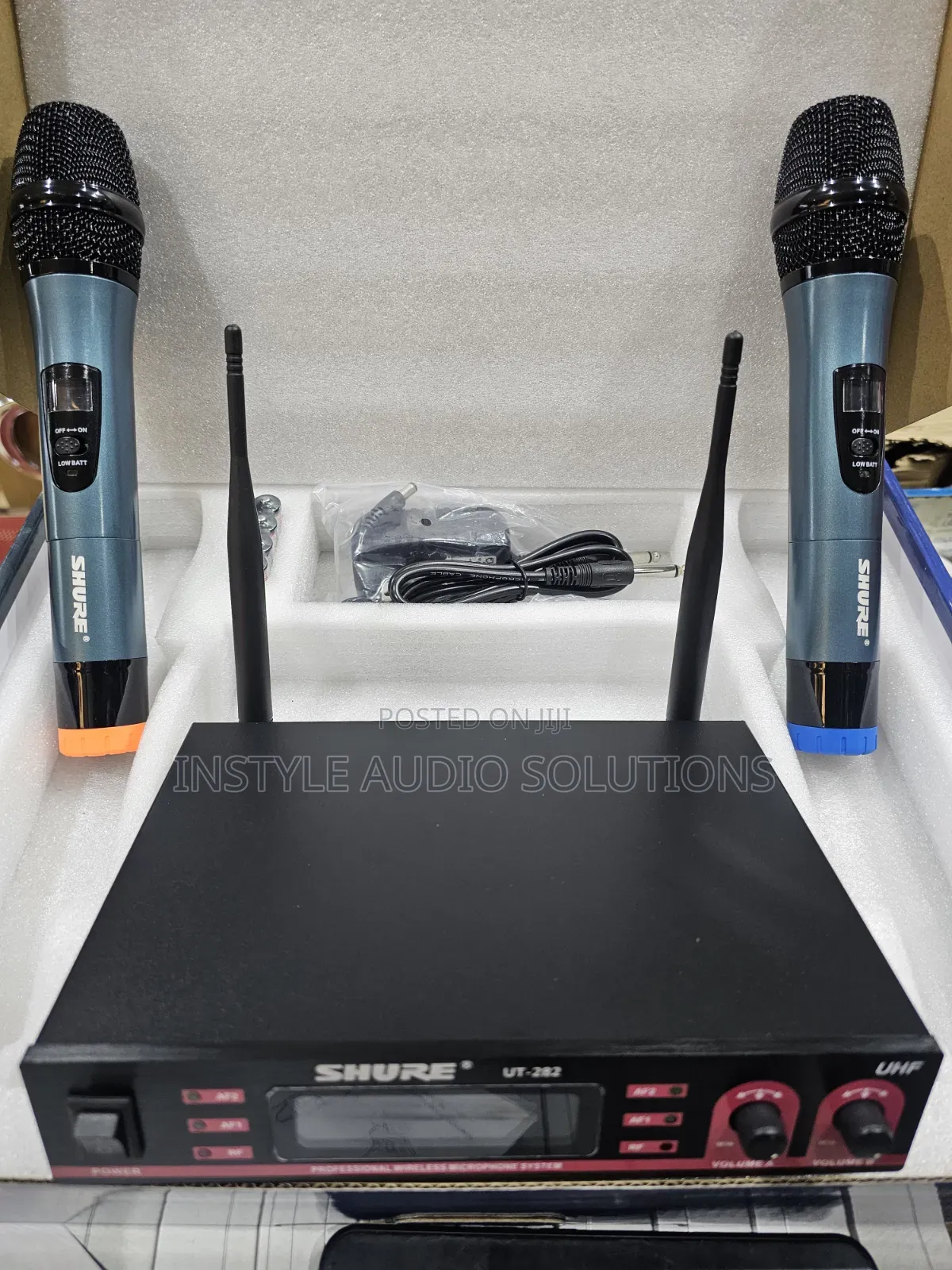 Shure Ut Wireless Dual Microphones 100 Meters Frequency Range