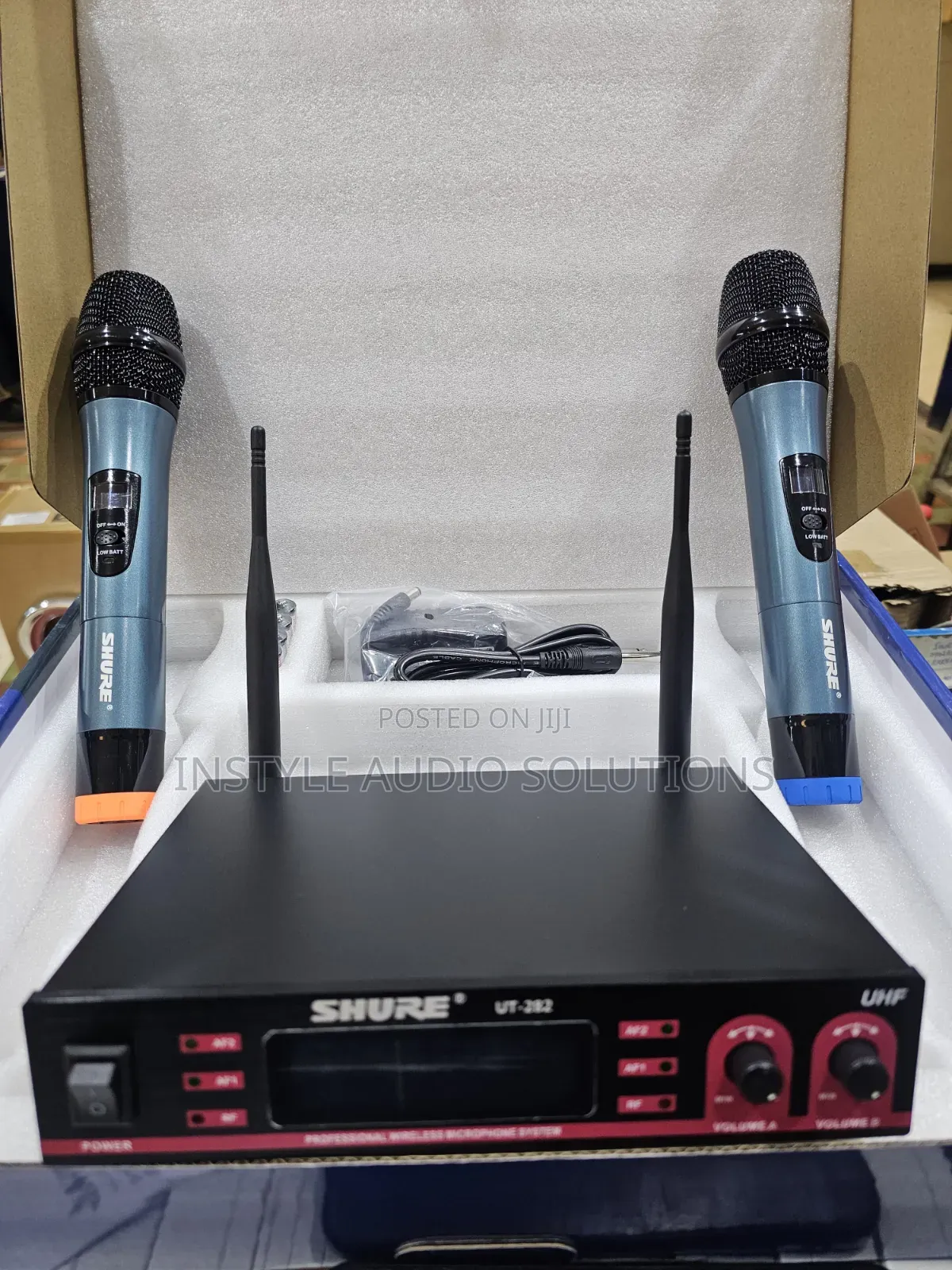 Shure Ut Wireless Dual Microphones 100 Meters Frequency Range