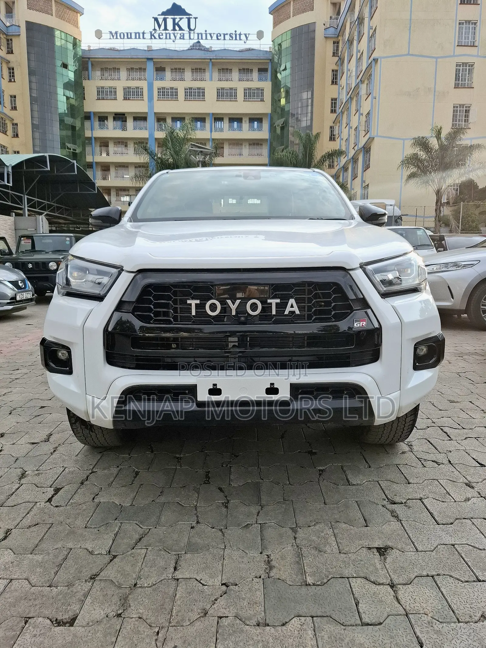 Toyota Hilux 2022 White
