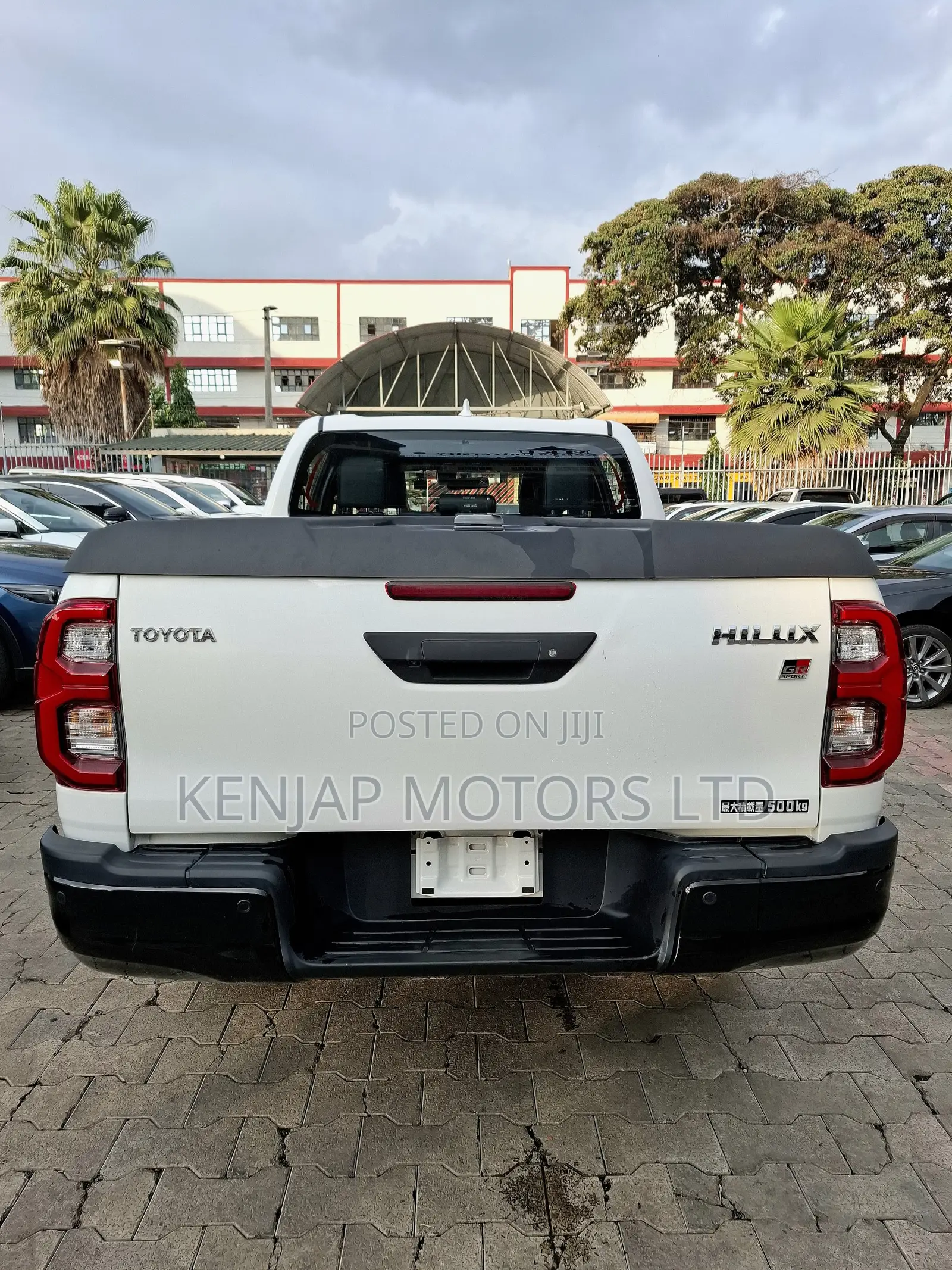 Toyota Hilux 2022 White