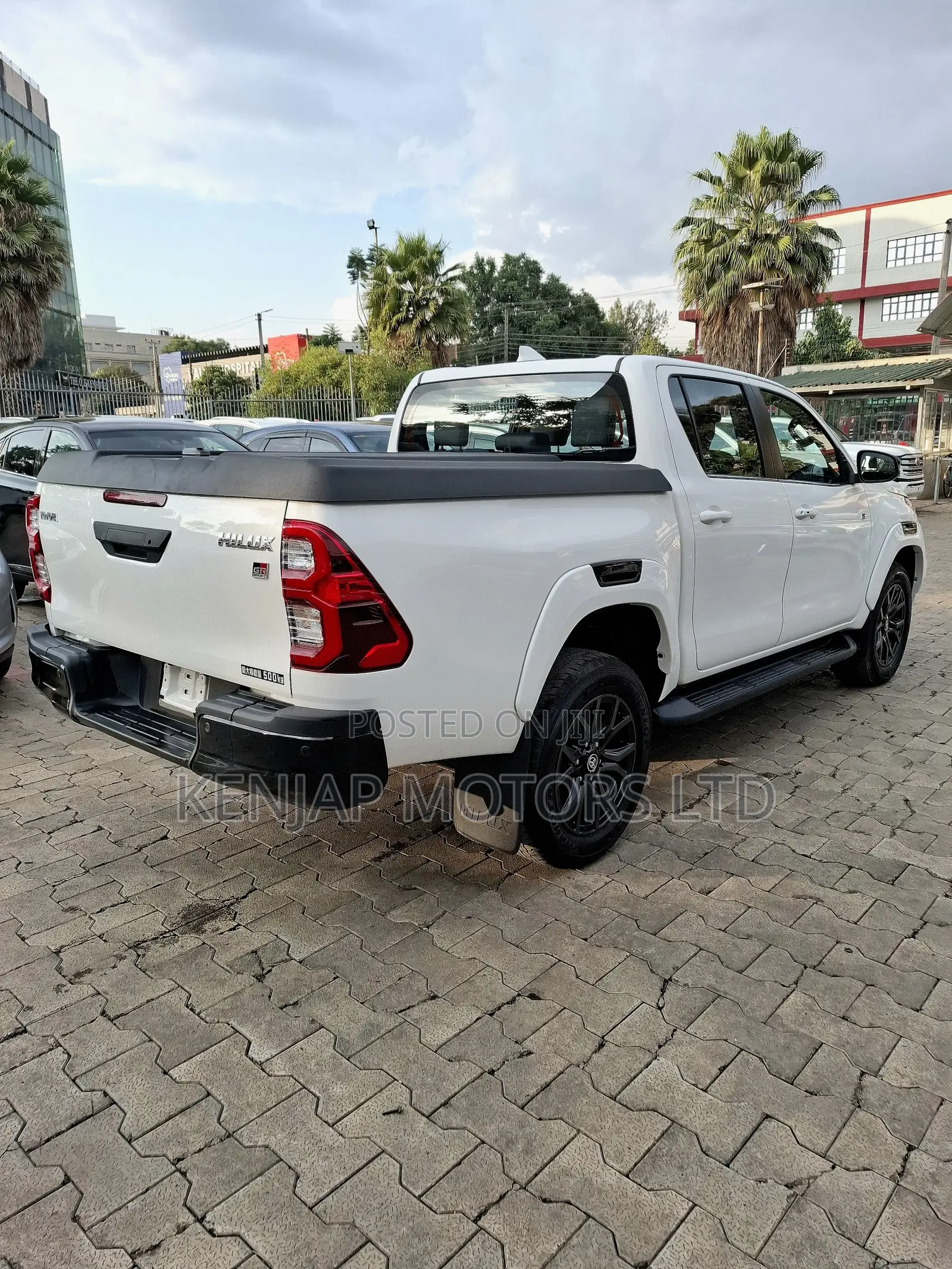 Toyota Hilux 2022 White