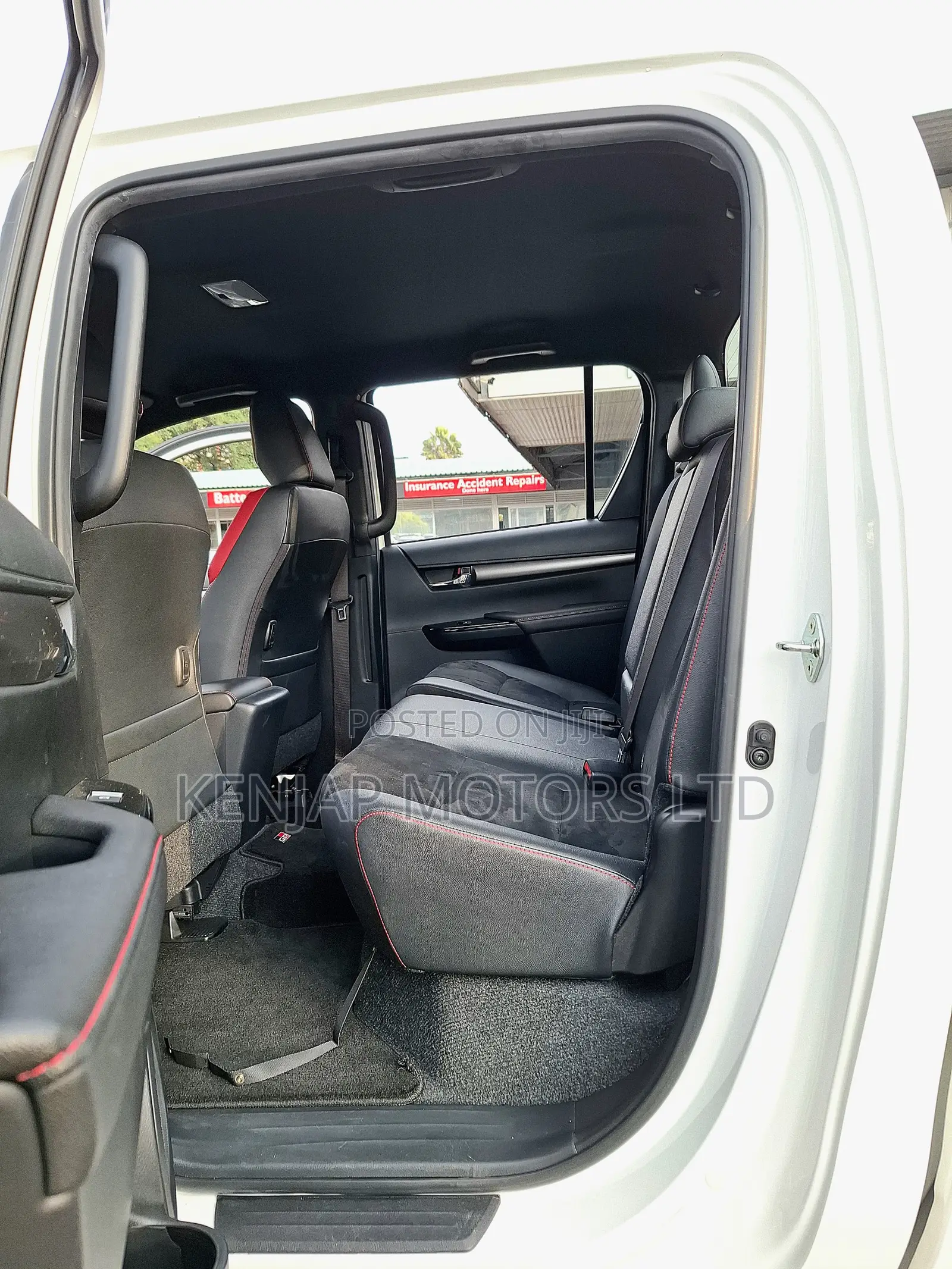 Toyota Hilux 2022 White