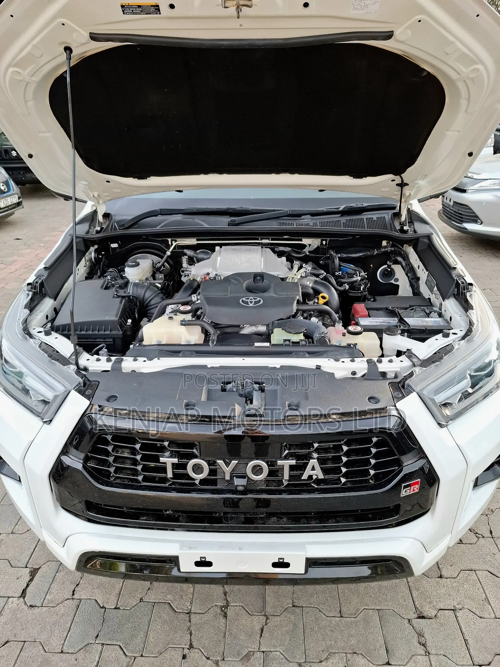 Toyota Hilux 2022 White
