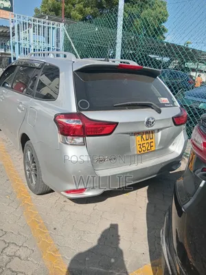 Toyota Corolla Fielder 2018 Silver
