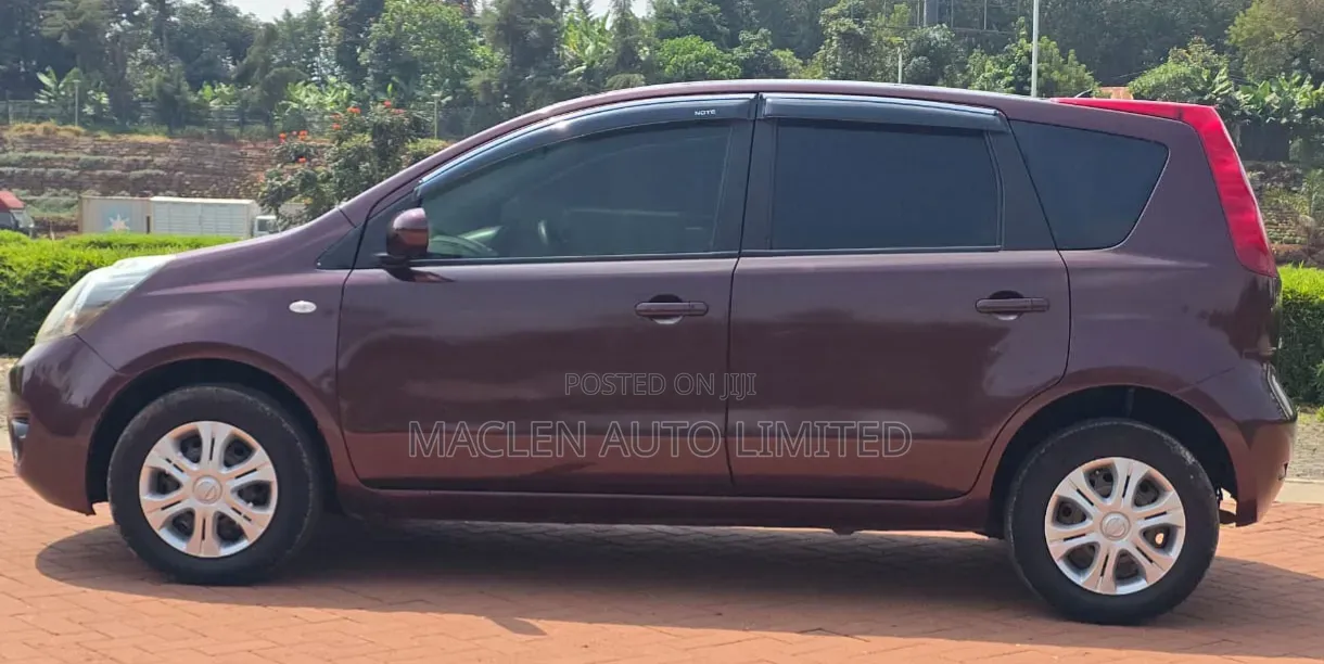 Nissan Note 2011 Maroon
