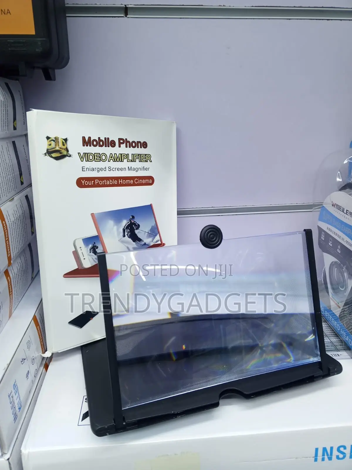 Universal Smartphone Screen Magnifier With Foldable Stand
