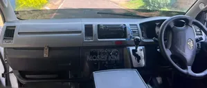 Toyota HiAce 2012 White