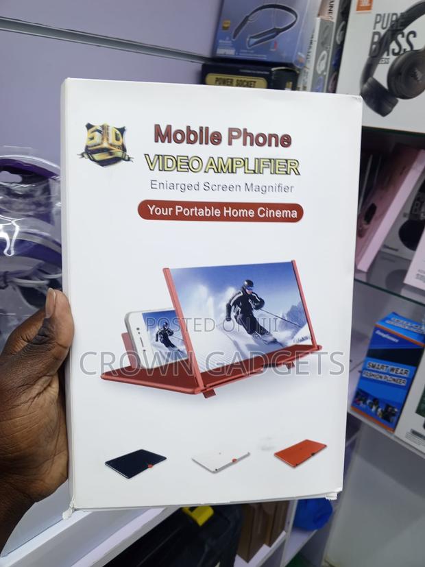 Foldable Mobile Screen Magnifier for Movies and Gaming - thumbnail 2