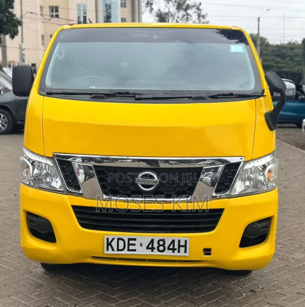 Nissan Caravan (Urvan) 2013 Yellow