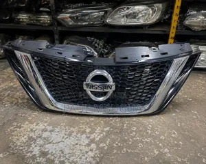 Nissan Note E12 Grill