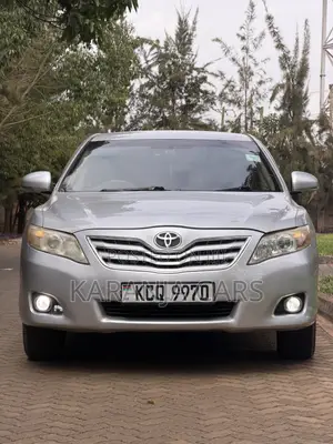 Toyota Camry XLE 4dr Sedan (2.5L 4cyl 6A) 2011 Silver