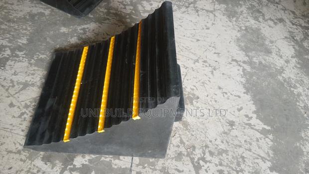 Rubber Wheel Chock - thumbnail 3