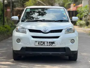 Toyota IST 2010 White