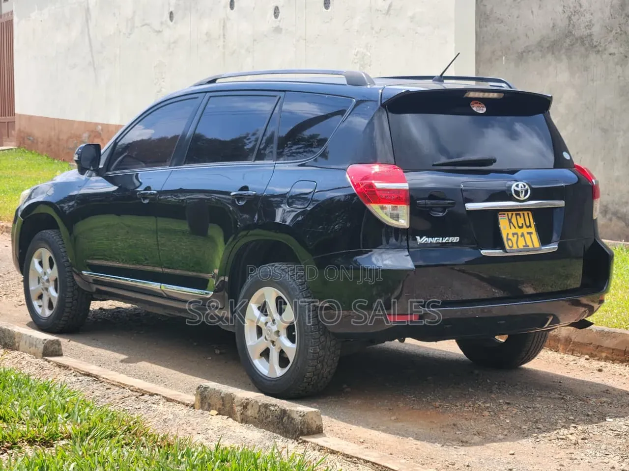Toyota Vanguard 2013 Black