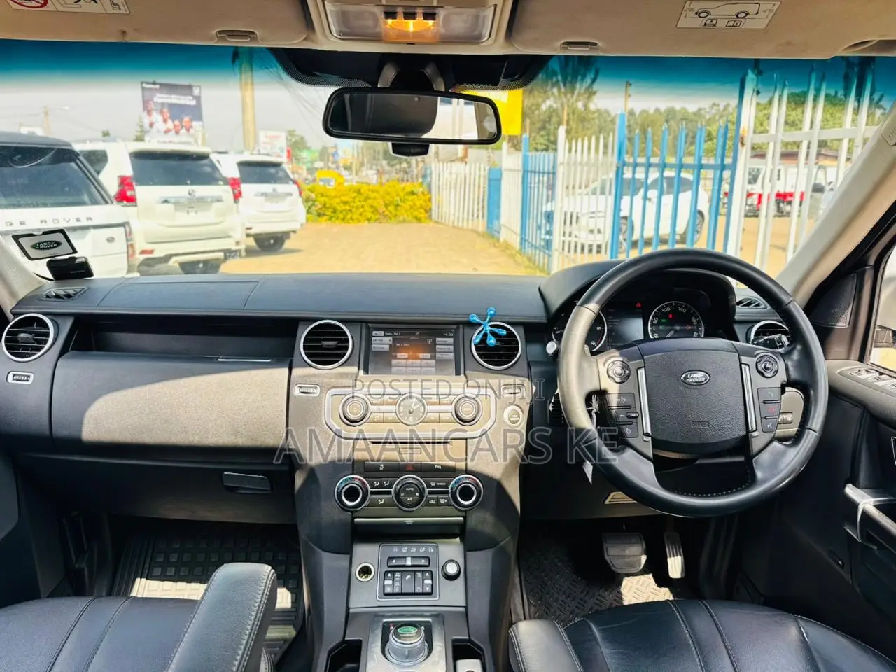 Land Rover Discovery 2016 White