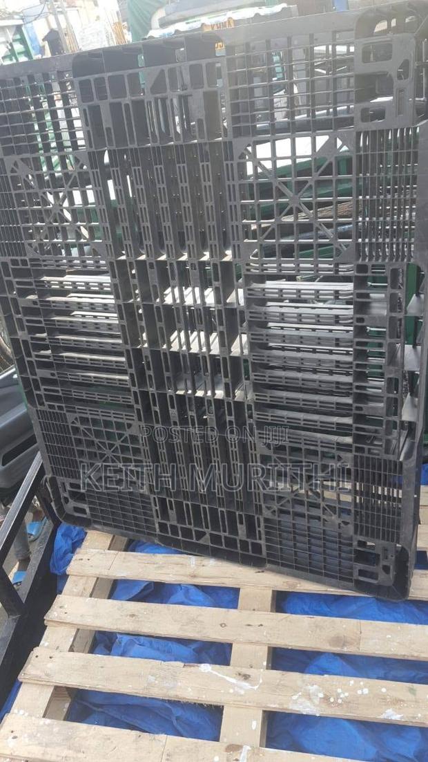Plastic Pallets - thumbnail 2