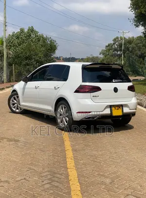 Volkswagen Golf TSI S FWD 2018 White