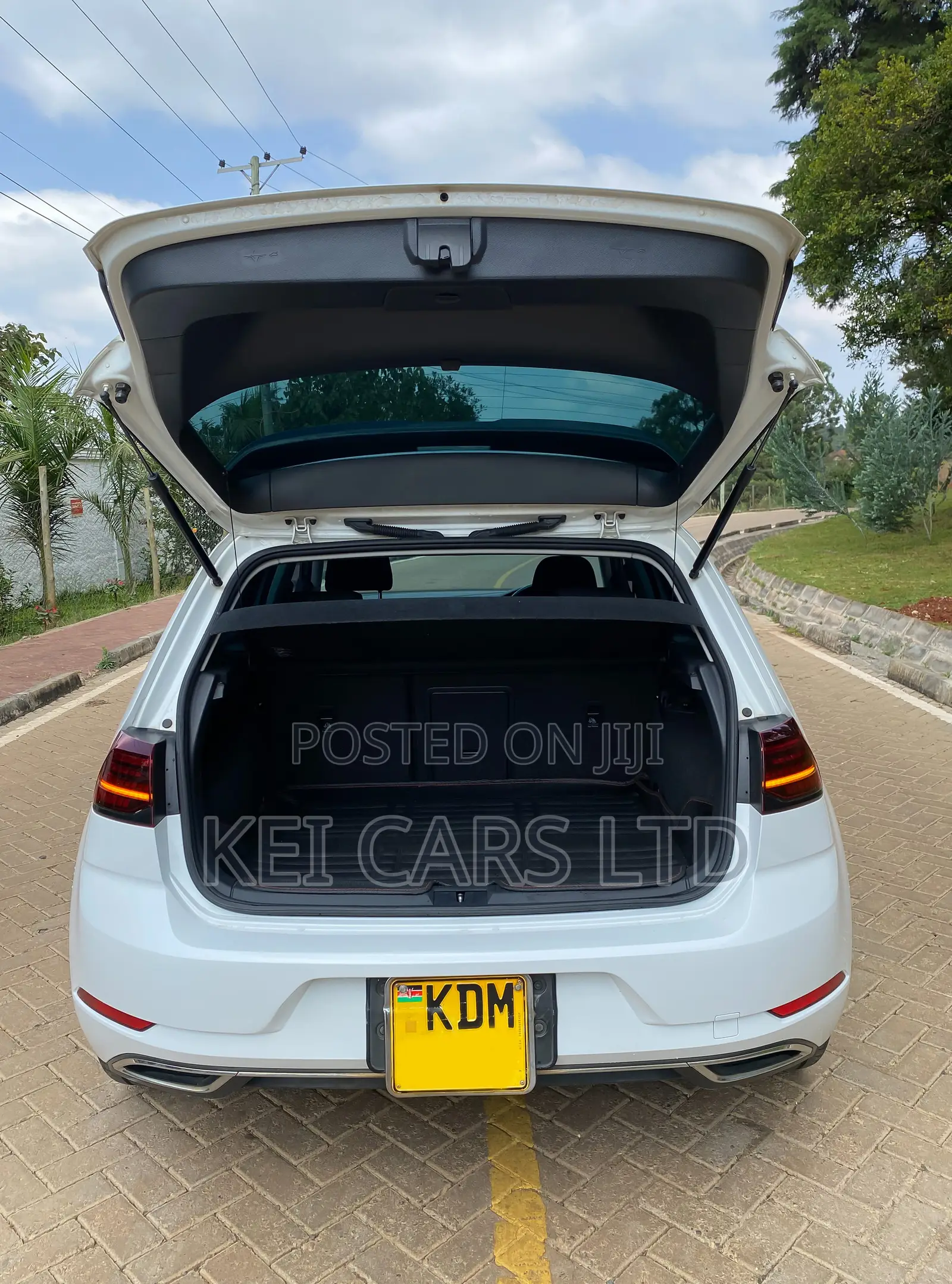 Volkswagen Golf TSI S FWD 2018 White