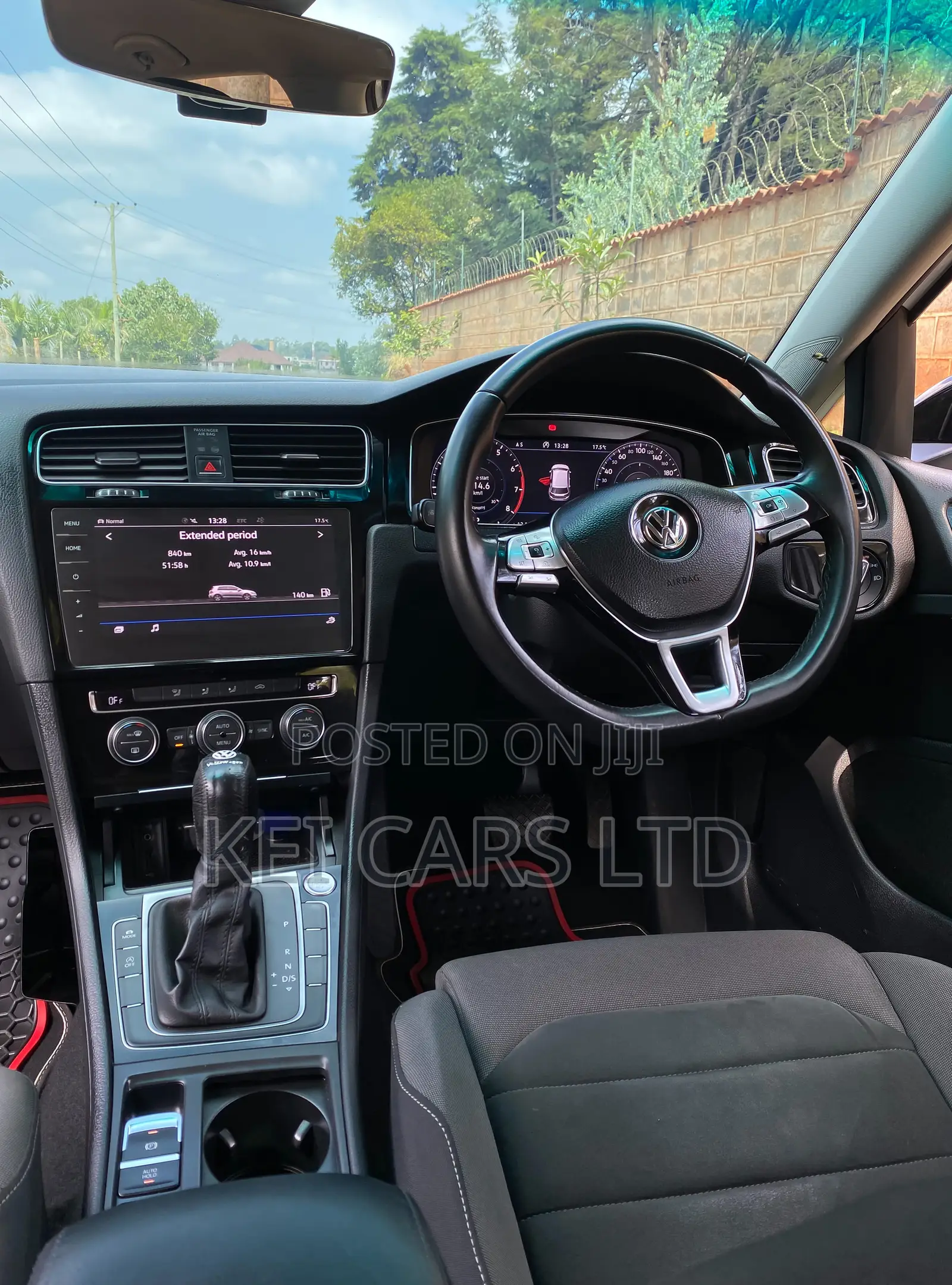 Volkswagen Golf TSI S FWD 2018 White