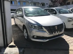 Toyota Premio 2018 Silver