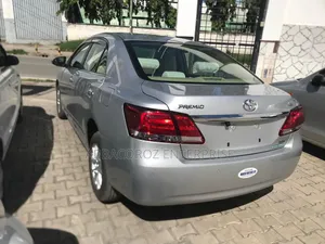 Toyota Premio 2018 Silver