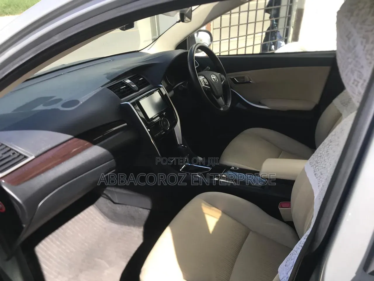 Toyota Premio 2018 Silver