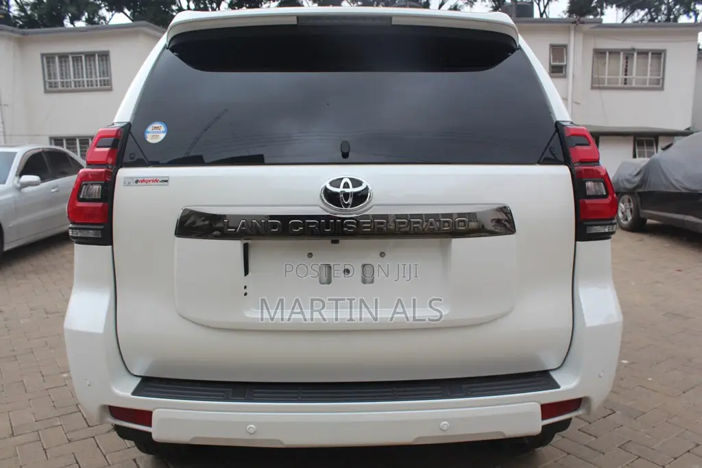Toyota Land Cruiser Prado 2.8 2021 White