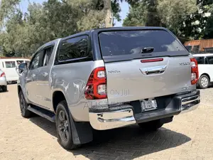 Toyota Hilux 2020 Silver