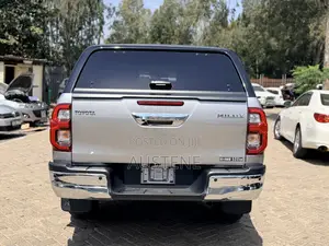 Toyota Hilux 2020 Silver