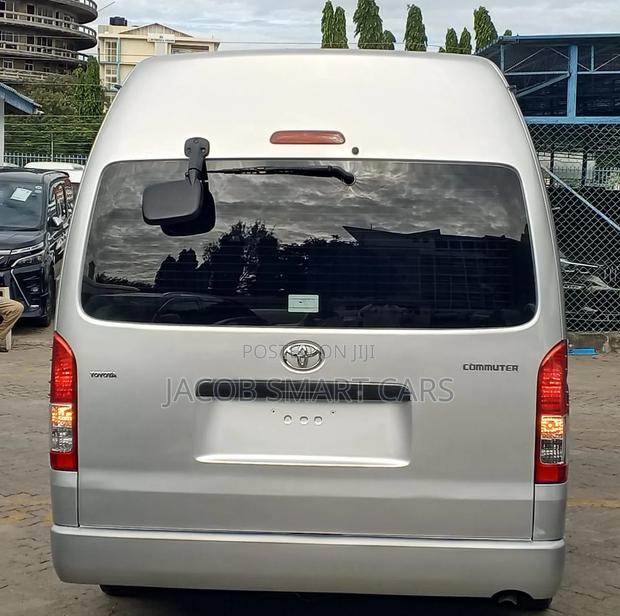 Toyota HiAce 2020 Silver - thumbnail 3