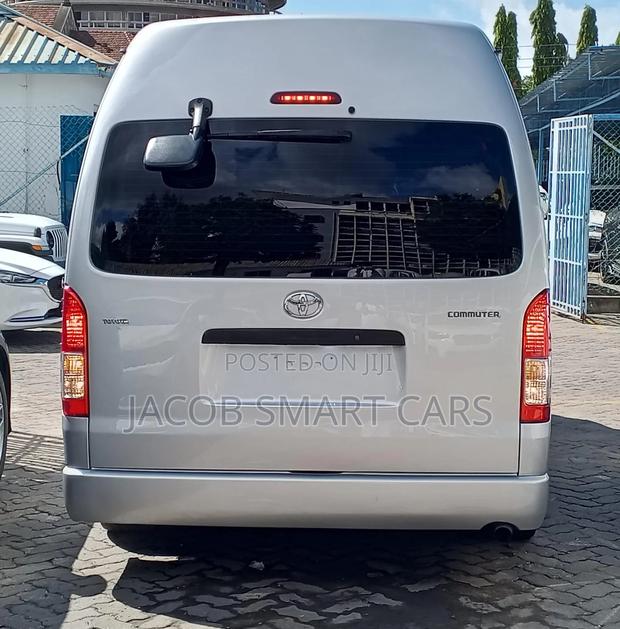 Toyota HiAce 2020 Silver - thumbnail 4