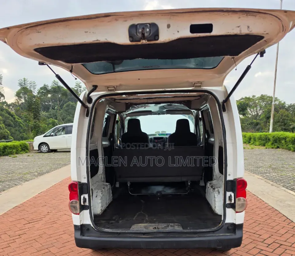 Nissan NV200 2011 White