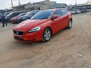 Volvo V40 2018 Red