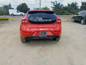Volvo V40 2018 Red
