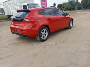 Volvo V40 2018 Red