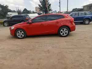 Volvo V40 2018 Red
