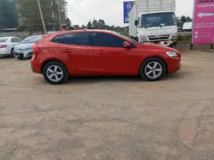 Volvo V40 2018 Red