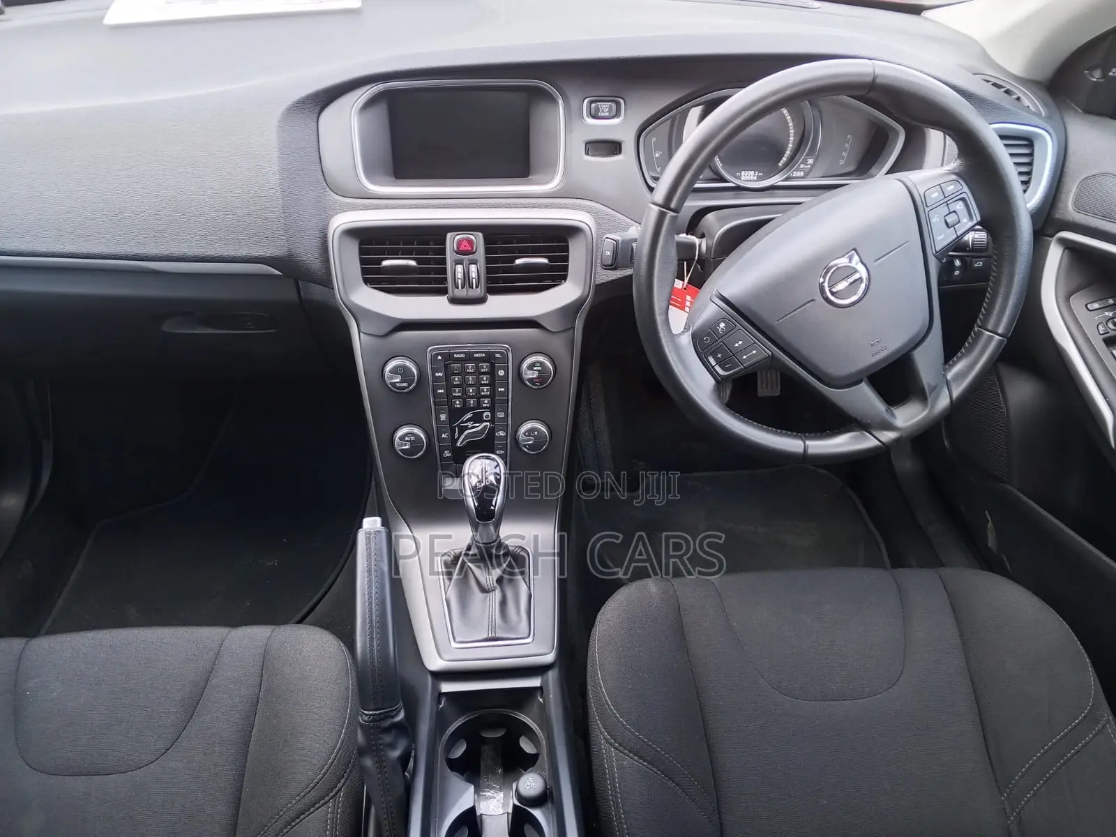 Volvo V40 2018 Red