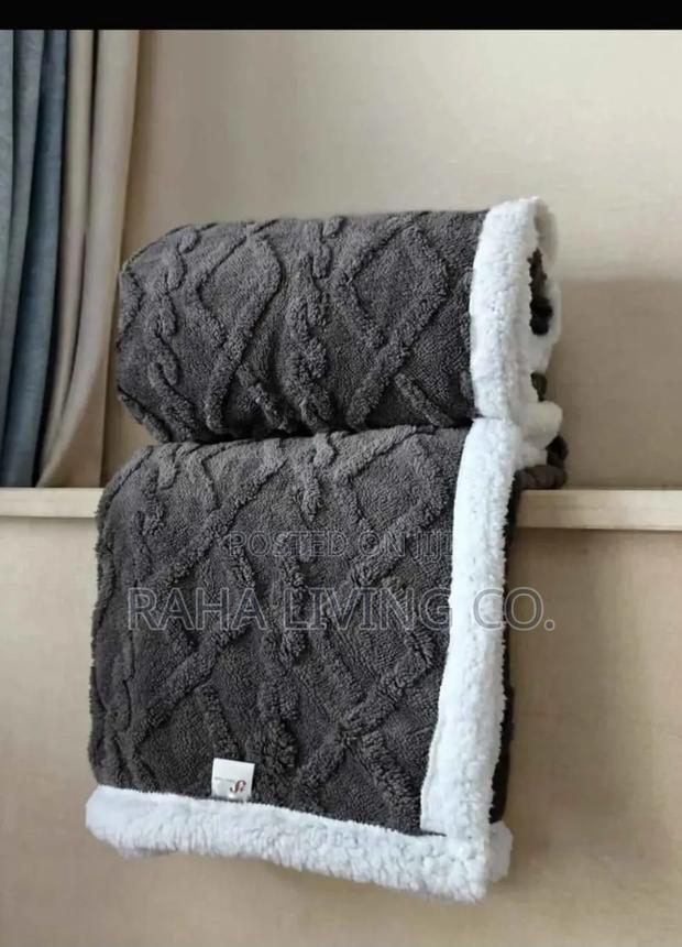 Sharper Fleece Woolen Blanket | Size 6x7 - thumbnail 5