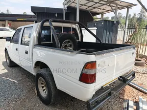 Isuzu D-MAX 2005 White