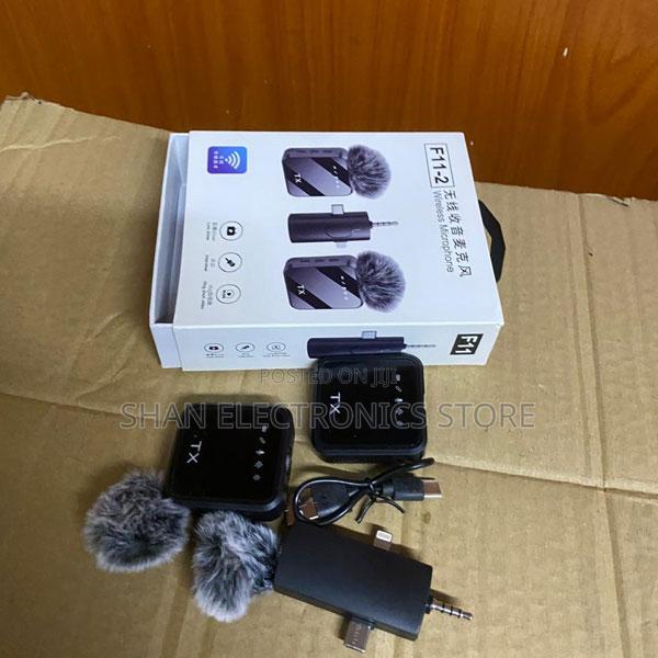 3-in-1 Dual Mic Universal Plug-and-Play F11-2 Wireless Lavalier Mic