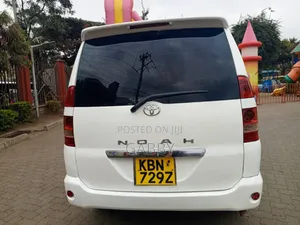 Toyota Noah 2004 White