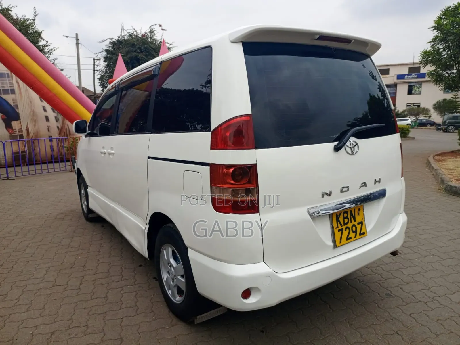 Toyota Noah 2004 White