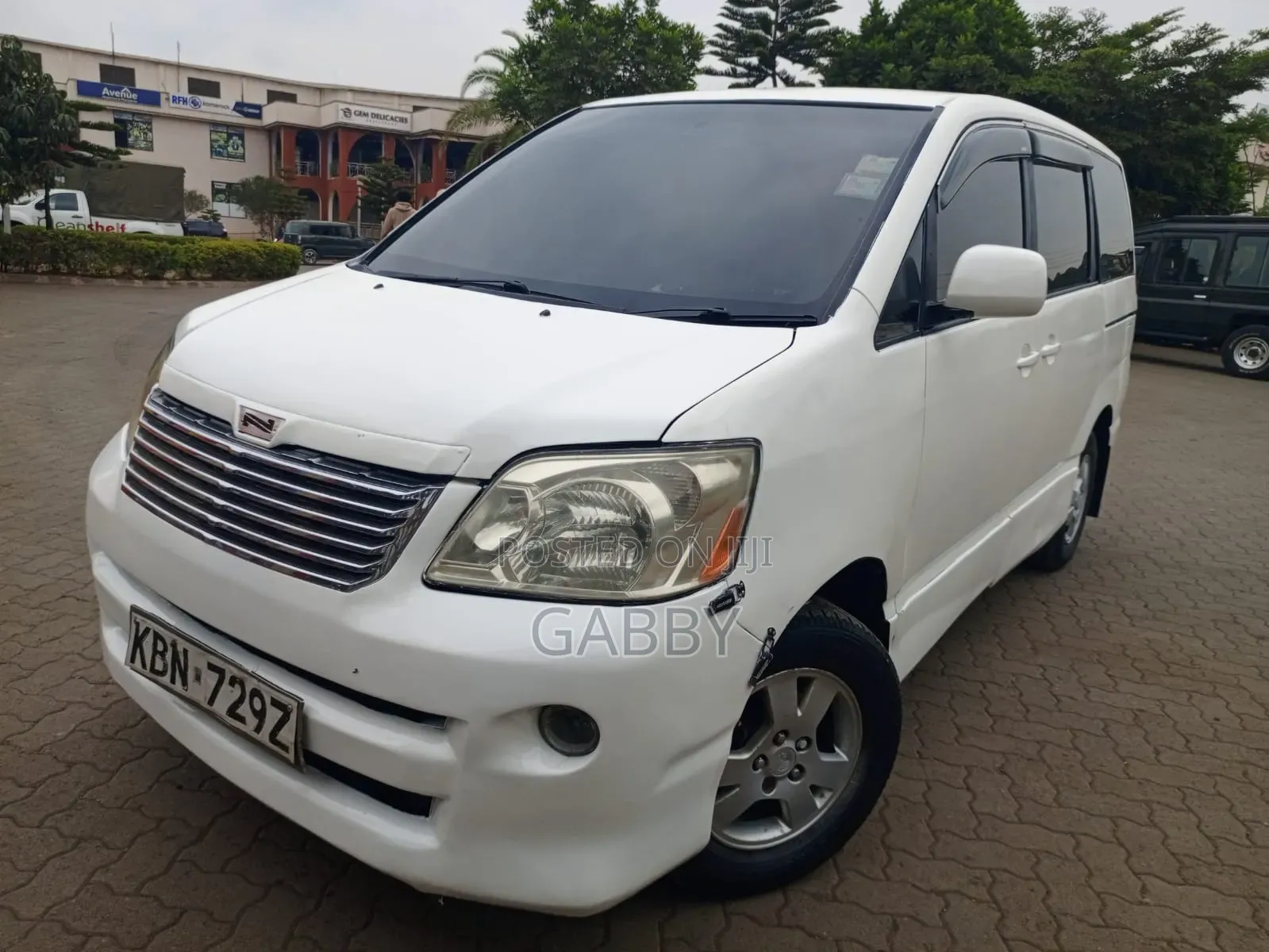 Toyota Noah 2004 White
