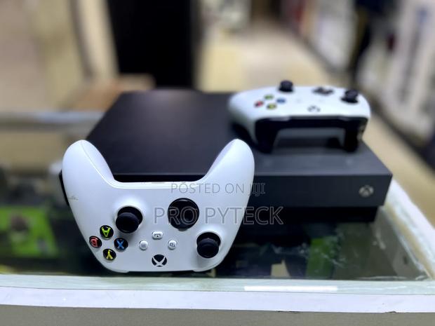 Xbox One X - thumbnail 2